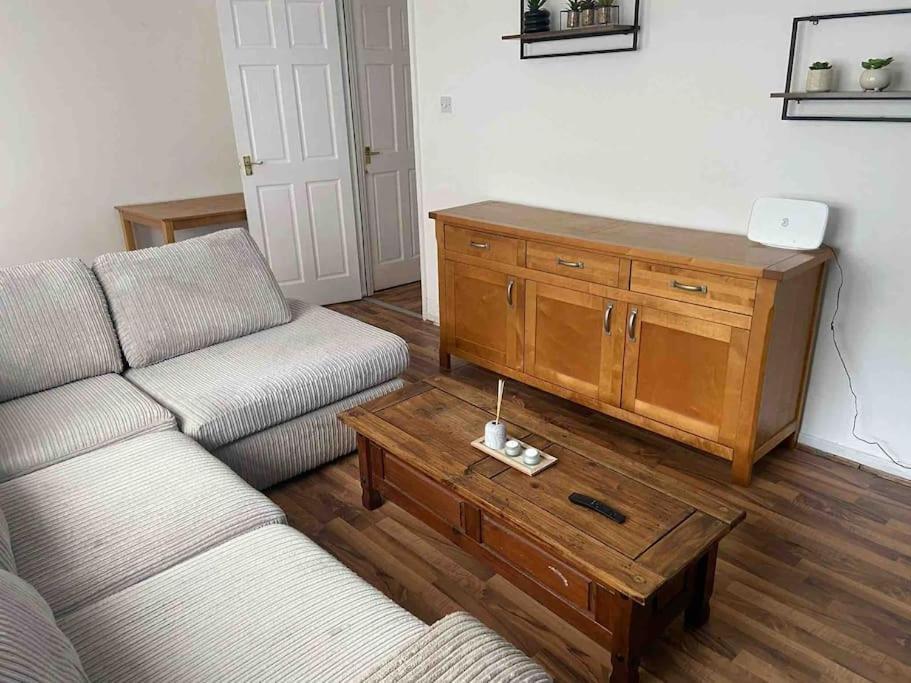 Manchester - Eccles - Business - Contractors - Families - Discounts Available Екстериор снимка