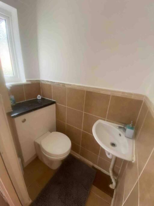 Manchester - Eccles - Business - Contractors - Families - Discounts Available Екстериор снимка