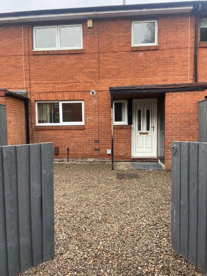 Manchester - Eccles - Business - Contractors - Families - Discounts Available Екстериор снимка
