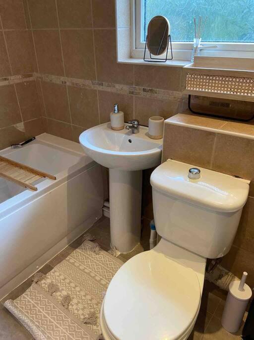 Manchester - Eccles - Business - Contractors - Families - Discounts Available Екстериор снимка