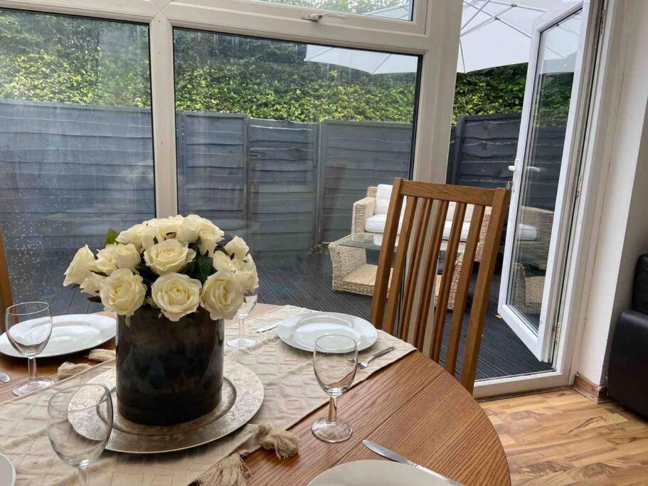 Manchester - Eccles - Business - Contractors - Families - Discounts Available Екстериор снимка