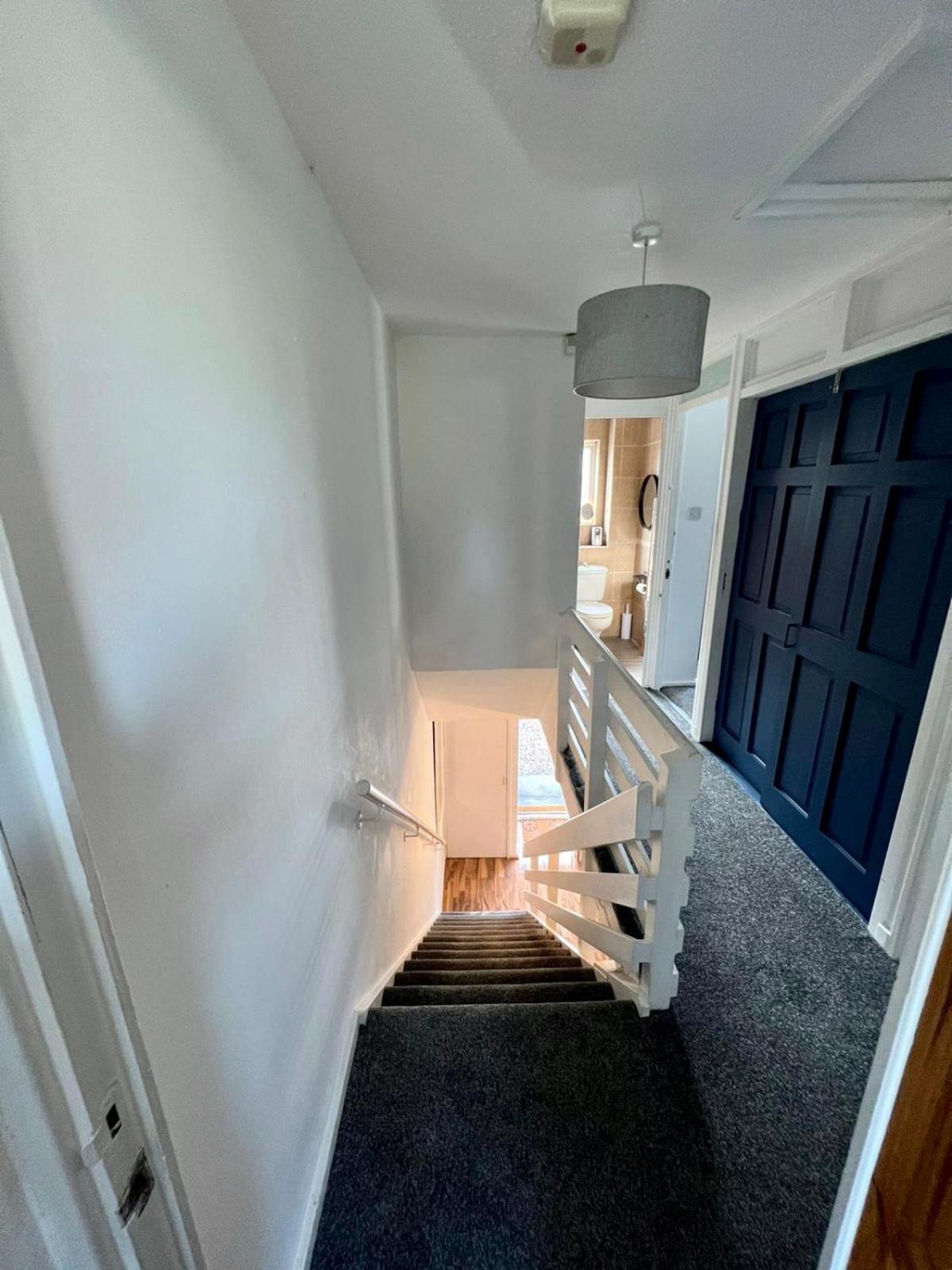 Manchester - Eccles - Business - Contractors - Families - Discounts Available Екстериор снимка